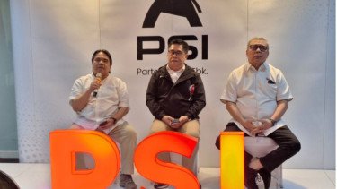 Ade Armando (kiri) dalam konferensi pers di Kantor DPP PSI