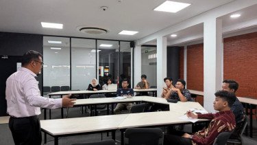 PLN mengajar.
