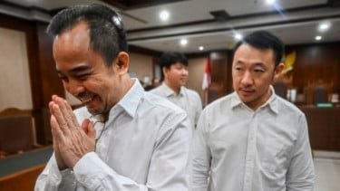 Tiga terdakwa kasus dugaan suap kepada sejumlah pejabat di Direktorat Jenderal Bea dan Cukai Kementerian Keuangan