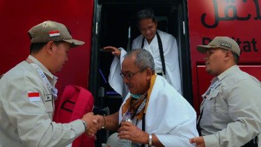 Jemaah Haji RI Gelombang Kedua Tiba di Bandara Jeddah, Langsung Pakai Ihram dari Embarkasi