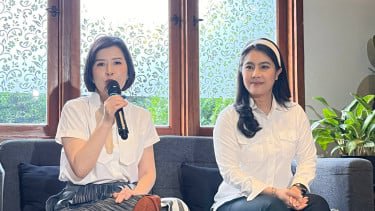 Sekretaris Dewan Pembina Partai Solidaritas Indonesia (PSI), Grace Natalie (kiri)