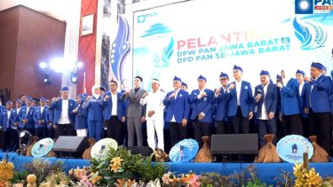 Zulhas Minta Kader Fokus Bantu Rakyat Saat Pelantikan Pengurus PAN Jabar