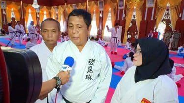 Ketua Umum PB Lemkari Sahbirin Noor