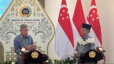 Menteri Luar Negeri RI Sugiono (kanan) dan Menteri Luar Negeri Singapura Vivian Balakrishnan (kiri)