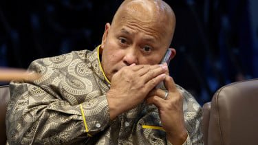 Senator Filipina Ronald Dela Rosa kabur saat ditangkap ICC
