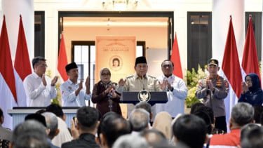Presiden Prabowo Subianto berpidato saat acara peresmian Museum Marsinah di Kabupaten Nganjuk, Jawa Timur