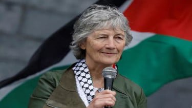 Presiden Irlandia Catherine Connolly Bangga Adiknya Ditangkap Israel