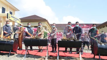 Polda Sumatra Selatan memusnahkan sekitar 200 kilogram ganja