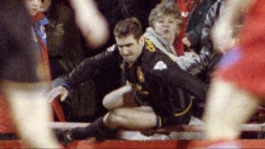 Kisah Legendaris: Jarang Diketahui, Istri Alex Ferguson adalah Penyelamat Eric Cantona