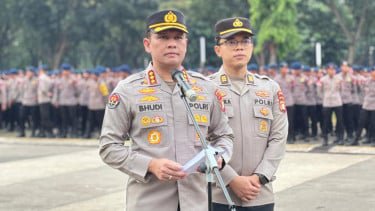 Kabid Humas Polda Metro Jaya Kombes Pol Budi Hermanto (kiri)