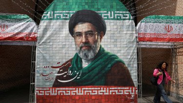 Banner pemimpin tertinggi Iran, Mojtaba Khamenei