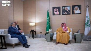 Menteri Dalam Negeri Arab Saudi menerima Kepala Organisasi Haji dan Ziarah Iran, Alireza Rashidian, di Jeddah, Kamis
