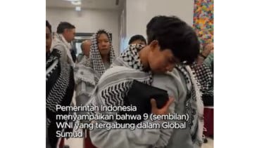 Momen WNI yang Ditangkap Israel Berpelukan Setelah Tiba di Istanbul