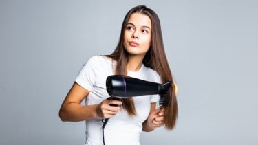 Tips Rambut Tetap Sehat Meski Sering Pakai Hair Dryer, Kering Lebih Cepat Tanpa Mudah Rusak