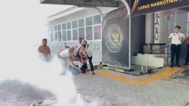 Detik-detik Demo di Lapas Narkotika Gowa Berujung Ricuh! Massa Bawa Busur Panah Hingga Sajam, Mengamuk Rusak Fasilitas