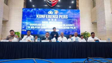 Wakabareskrim Polri, Inspektur Jenderal Polisi Nunung Syaifuddin (tengah)