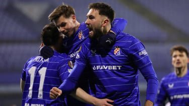 1. 5 Eks Anak Asuh Igor Tolic yang Berpotensi Gabung Persib, Ada Mesin Gol Dinamo Zagreb, Pealtih Persib Bandung, Igor Tolic, 2. Rumor Transfer Maxwell Souza ke Persib Mandek, Rivalitas dengan Persija Jadi Penghalang, 3. 4 Pelatih yang Cocok Gantikan Mauricio Souza di Persija, Ada Shin Tae-yong, 4. Persib Bandung Mulai Cuci Gudang, Sejumlah Pemain Asing Ditendang, 5. Thales Lira Resmi Tinggalkan Persija, Singgung Ada Tekanan, Terpopuler: Mesin Gol Dinamo Zagreb Gabung Persib, Rumor Transfer Maxwell Souza Mandek