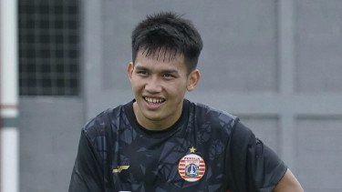 1. Kontrak Segera Habis di Persija, Witan Sulaeman Jawab soal Rumor Gabung Garudayaksa FC, Witan Sulaeman, 2. Persib Dikabarkan Capai Kesepakatan dengan Top Skor Persija Maxwell Souza, 3. 4 Pemain Timnas Indonesia yang Berpeluang Tampil di Kompetisi Eropa Musim Depan, 4. Selain Mesin Gol Dinamo Zagreb, Persib Juga Dikaitkan dengan Eks PSV Eindhoven Rp20 Miliar, 5. Media Malaysia Soroti Insiden saat Pawai Juara Persib, Frans Putros hingga Andrew Jung Jadi Korban, Terpopuler: Witan Sulaeman Gabung Garudayaksa, Persib Capai Kesepakatan dengan Maxwell Souza