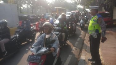 Jalan TB Simatupang Arah Pasar Minggu Macet Parah Pagi Ini, Proyek Galian PDAM Jadi Penyebab