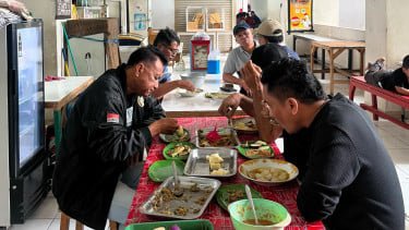 Jeritan Pekerja di Jakarta Saat Rupiah Tembus Rp17.855 per Dolar AS: Makan Makin Mahal, Gaji Segini Aja
