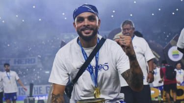 Pesan Haru Layvin Kurzawa usai Resmi Tinggalkan Persib Bandung, Bobotoh: Bandung Selalu Terbuka untukmu