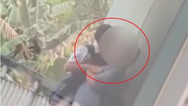 Viral Mahasiswa PNJ Kepergok Ciuman Sesama Jenis