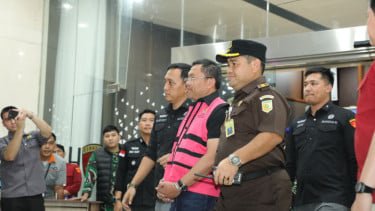 Mantan Wakil Kepala BGN, Sony Sonjaya (rompi pink)
