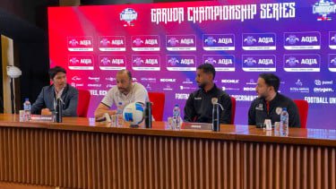 Pelatih Timnas Oman, Tarik Sektioui dan Bek Oman, Khalid Al Braiki