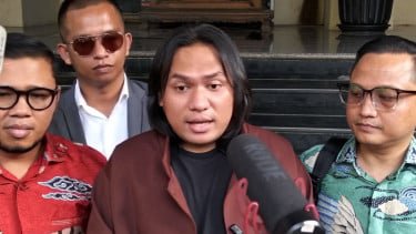 Selebgram sekaligus kreator konten Keanu AGL (tengah)