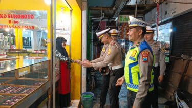 Taruna Akpol Tingkat III Batalyon Ksatrya Hawin melakukan tugas kepolisian di lapangan