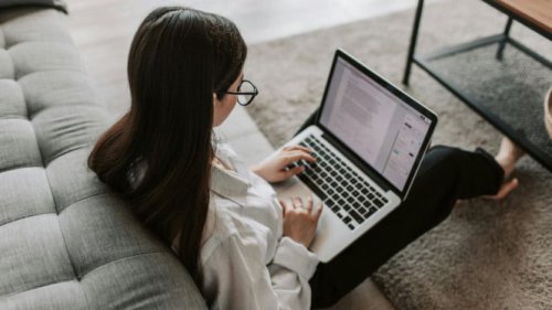 Kerja di Rumah Makin Produktif! Ini 5 Laptop Paling Nyaman Buat WFH