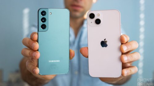 Beda Tipis, Pilih iPhone 13 atau Galaxy S22? Ini Plus-Minus Lengkapnya!