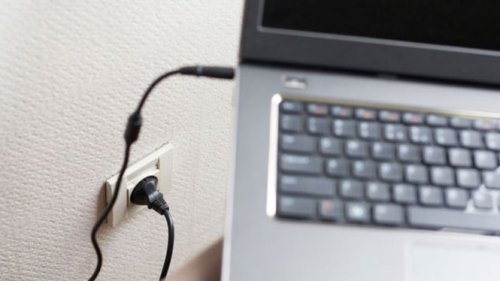 Charger Laptop Cepat Rusak? Begini Cara Merawatnya agar Awet Bertahun-Tahun