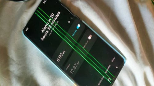 Layar HP Bergaris Hijau, Harus Ganti atau Masih Bisa Diperbaiki?