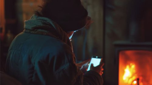 HP Tiba-Tiba Nyetrum? Ini 7 Penyebab Utamanya dan Cara Aman Mengatasinya!