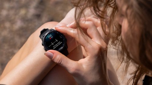 Top 5+ Smartwatch Tangguh yang Bisa Temani Kamu Menyelam, Mendaki dan Bertahan di Alam Liar
