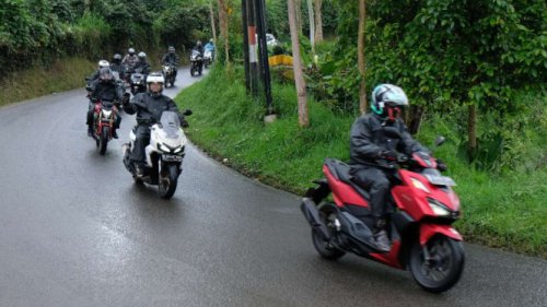 Top 7+ Merk Jas Hujan Terbaik untuk Pengendara Motor: Tetap Kering dan Stylish Saat Musim Hujan!