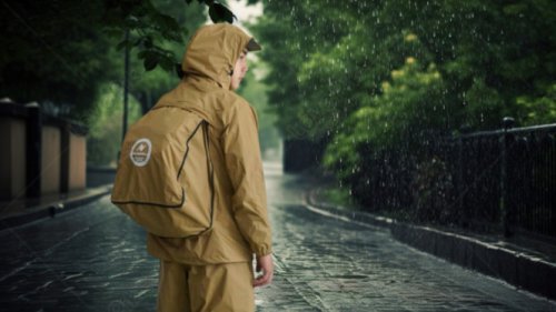 Inilah 9 Kelebihan Jas Hujan Backpack dibanding jas Hujan Biasa