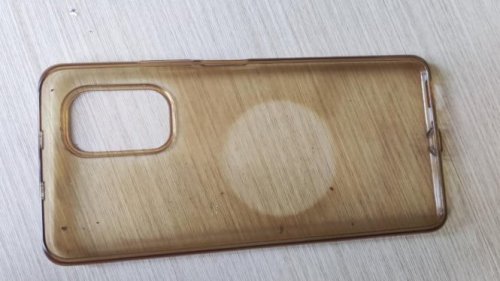 Kenapa Softcase HP Bisa Menguning?, Bahan-Bahan Membuat Cairan Pembersih Softcase HP, Langkah-Langkah Membersihkan Softcase HP yang Menguning, Hasilnya? Softcase Terlihat Seperti Baru Lagi!, Tips Tambahan Agar Softcase Tidak Cepat Menguning, Apakah Semua Jenis Softcase Bisa Dibersihkan dengan Cara Ini?, Kesimpulan: Lebih Baik Membersihkan daripada Membeli Baru, Jangan Buang Dulu! Ini Cara Mudah Bersihkan Softcase HP yang Kusam