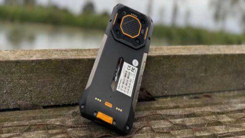 Jangan Naik Gunung Sebelum Baca Ini! 5 HP Outdoor Gahar yang Siap Hadapi Alam Liar