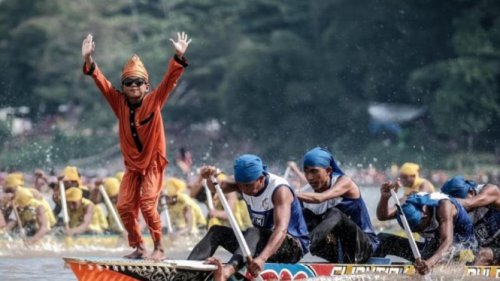 Mengenal Lebih Dekat Pacu Jalur Kuansing, Mengapa Aura Farming Viral di TikTok?, Dampak Langsung terhadap Pariwisata Riau, Pemerintah Daerah dan Dukungan Pelestarian Budaya, Budaya dan Ekonomi Kreatif: Sinergi yang Menguntungkan, Mengubah Citra Budaya Lokal Menjadi Global, Tantangan dan Harapan ke Depan, Aura Farming Pacu Jalur Kuansing yang Mengguncang Dunia