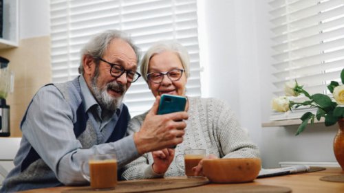 Top 12+ Cara Jitu Mengatur Smartphone Lansia Agar Gampang Dipakai