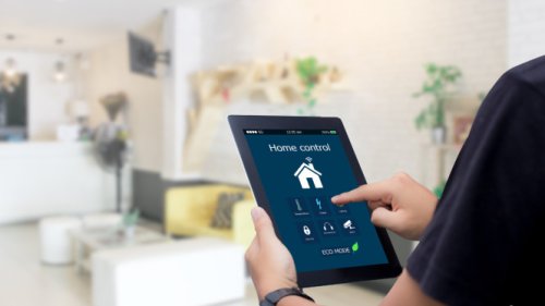 Hati Tenang Tinggalkan Orang Tua di Rumah, 5 Perangkat Smart Home Ini Ciptakan Rumah Aman Tanpa Ribet!