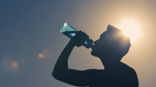 Segarkan Lari Pagi Anda: Manfaat Dahsyat Minum Air Putih!