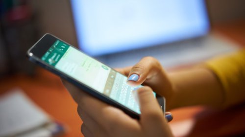 1. Sembunyikan Status Online, Jadi &ldquo;Hantu&rdquo; di WhatsApp, 2. Amankan Chatting dengan Kunci Sidik Jari, 3. Keluar Grup Diam-Diam, Tanpa Drama, 4. Dua Akun, Satu Ponsel: Solusi Praktis!, 5. Catatan Pribadi dengan &ldquo;Message Yourself&rdquo;, 6. Teks Keren dengan Format Spesial, 7. Kreasikan Stiker Kustom dari Foto Anda, 8. Sematkan Chat Penting di Posisi Teratas, 9. Kirim Media &ldquo;Sekali Lihat&rdquo; untuk Privasi Maksimal, 10. Atur Keputusan Grup dengan Polling, Top 10+ Trik WhatsApp Android yang Bikin Chatting Makin Seru!