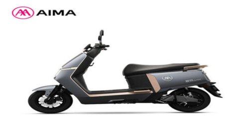 AIMA A700, Motor Listrik Stylish dengan Dua Versi Spesifikasi: Pilih Jarak Tempuh atau Teknologi Pintar?