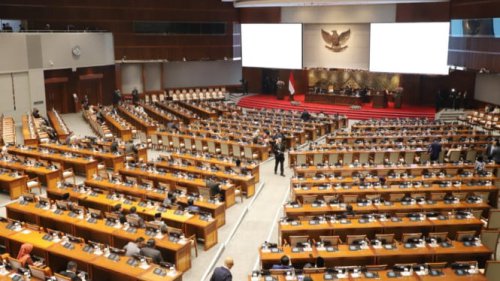 Soekarno: Dekrit 5 Juli 1959 untuk Mengubah Sistem Politik, Gus Dur: Dekrit 23 Juli 2001 yang Gagal Dilakukan, Perubahan Konstitusi Setelah Amandemen UUD 1945, Apakah Sejarah Akan Terulang di Era Prabowo?, Kesimpulan:, Soekarno dan Gus Dur Pernah Bubarkan DPR, Apakah Sejarah Akan Terulang di Era Prabowo?