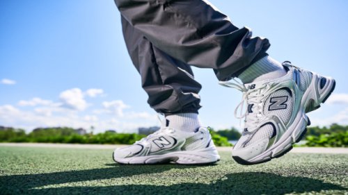 Top 7+ Sneakers Terbaik untuk Bapak-Bapak Kekinian: Nyaman Dipakai, Harga Masih Ramah di Kantong!
