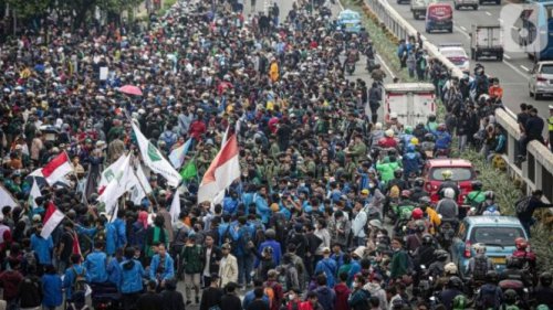 Demo Besar di Depan DPR! Ribuan Ojol dan Mahasiswa Bentuk Barisan Perlawanan!