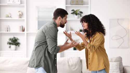 Top 7+ Tanda Hubungan Diam-Diam Merusak Hidupmu, Bukan Cinta Sejati